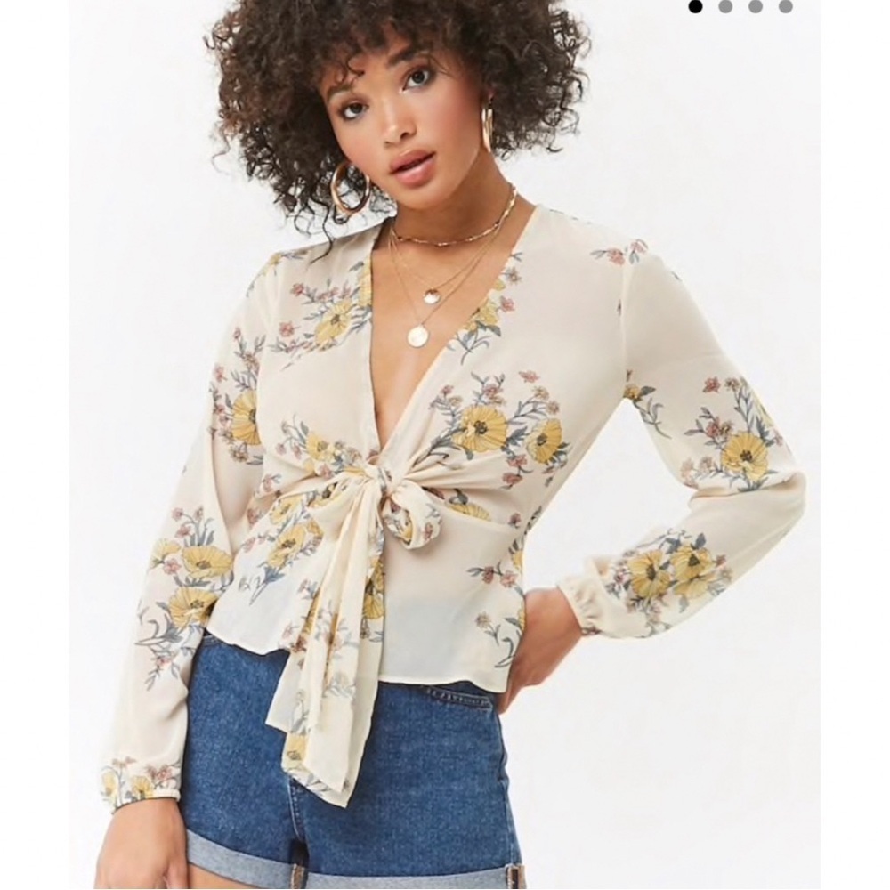 Beautiful beige floral balloon sleeve blouse
Size: S - Picture 4 of 4